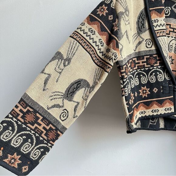 Flashback Aztec crop jacket Vintage tapestry jacket. One button closure Size M - Picture 5 of 6